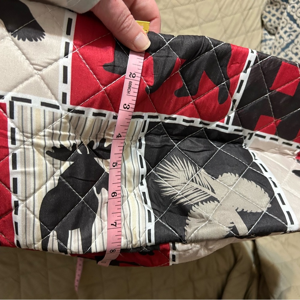Lodge Life quilted tote bag & Virah Bella Quilted Sherpa Throw - Picture 8 of 13